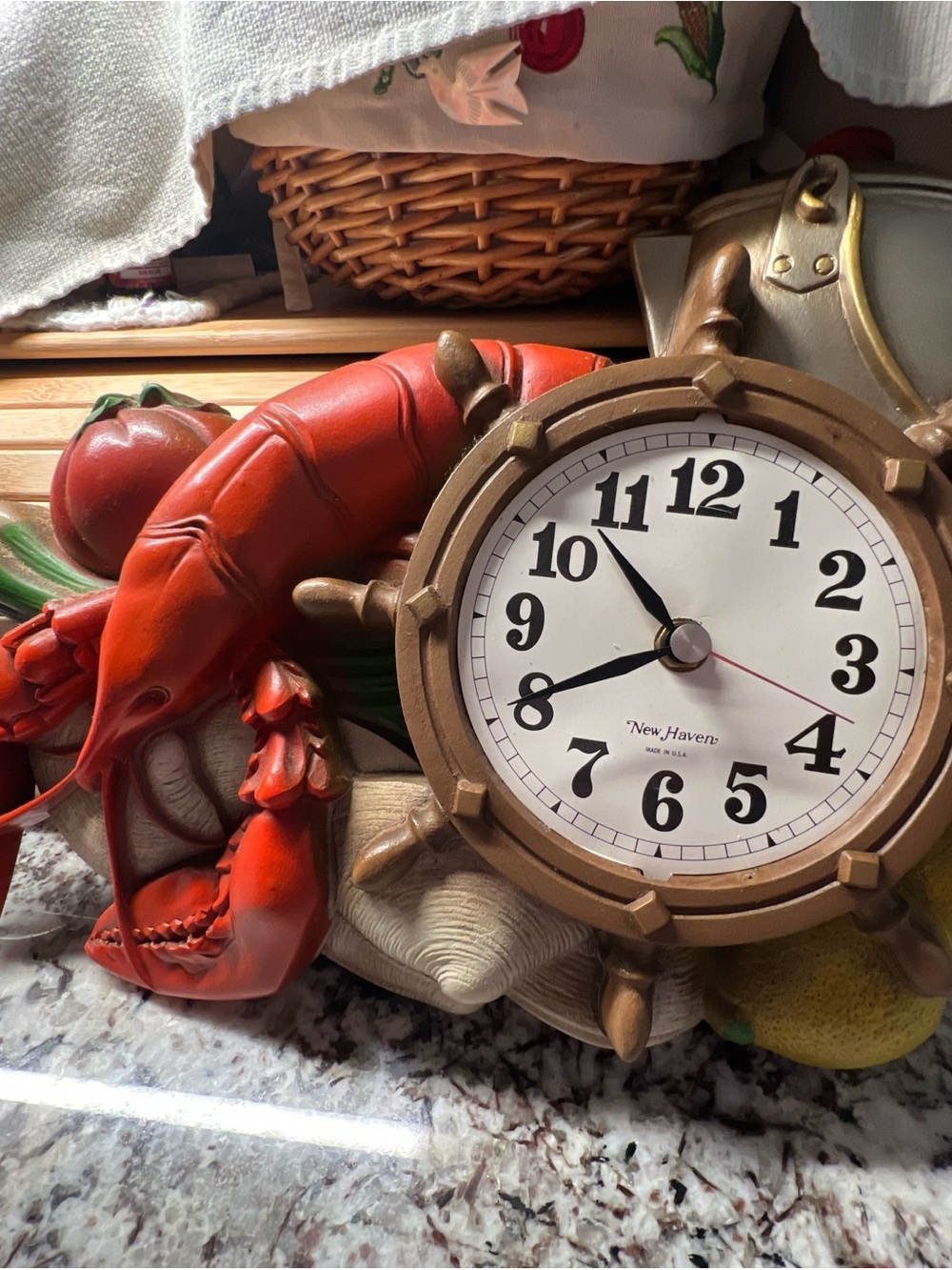 Lobster clam bake Nautical Wall Clock kitchen decor 1970’s works